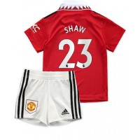 Dres Manchester United Luke Shaw #23 Domaci za djecu 2022-23 Kratak Rukav (+ kratke hlače)